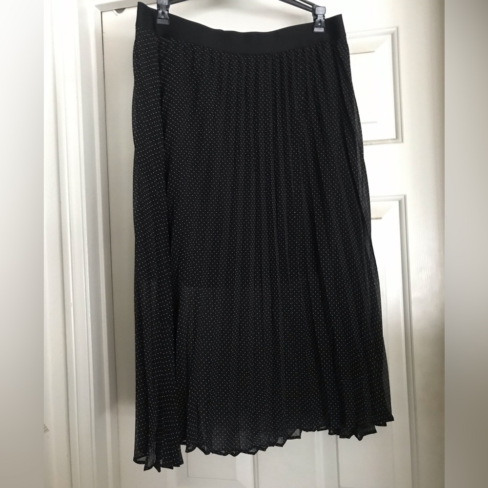LC Lauren Conrad- elastic waist pleated Swiss dot skirt sizeL